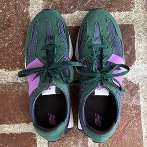 NWOT New Balance 327 - size 6.5